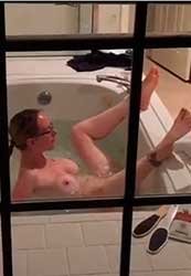 Подглядывание в окна домов, квартир, отелей