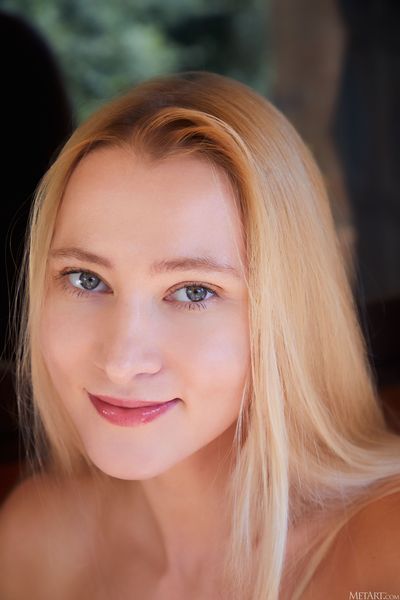 [MetArt] 2025-04-20 Ivi Rein - Spring Sparkle [Teen, Solo, Erotic, Slender, Shaved pussy, Softcore] [4032 x 6048 px, 160 photo]