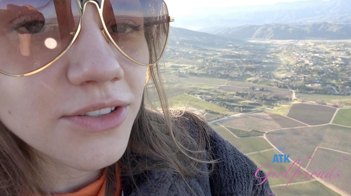 [376.3 MB] [ATKGirlfriends.com] Rose Caarter - Temecula 3/5 (1782 Scene #3) [2025-05-07, Blowjob, Fingering, Flashing, Foot Fetish, Handjob, POV, Public Nudity, Voyeur, Breast Play, Date, Trimmed pussy, 480p, SiteRip]