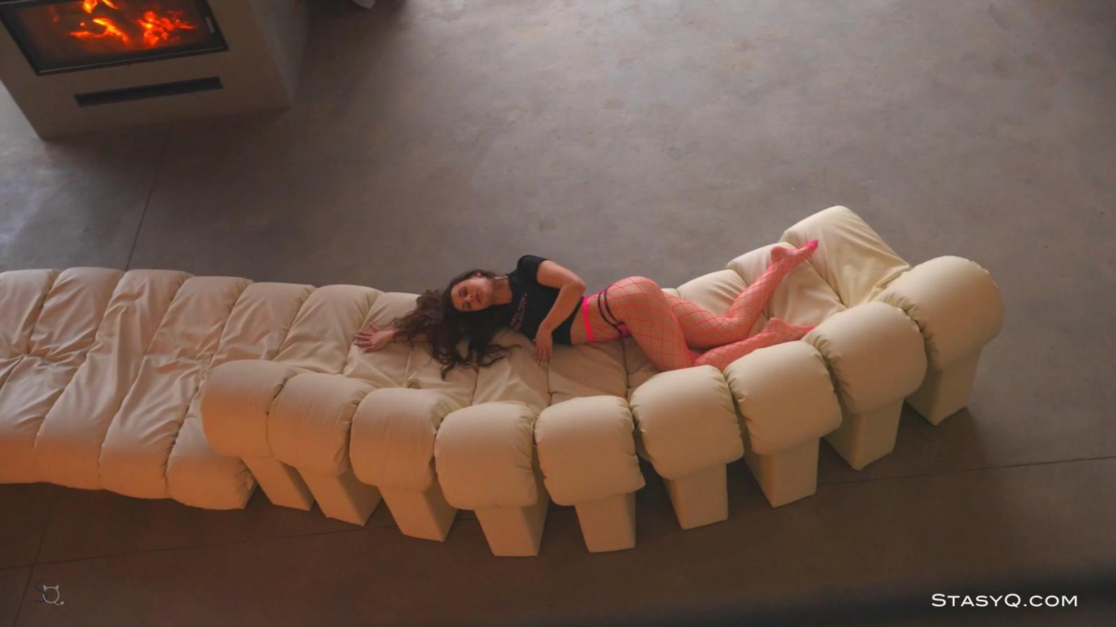 [372.6 MB] [StasyQ.com] Karina Moons (#652) [2025-06-08, Erotic, Posing, Solo, 1080p, SiteRip]