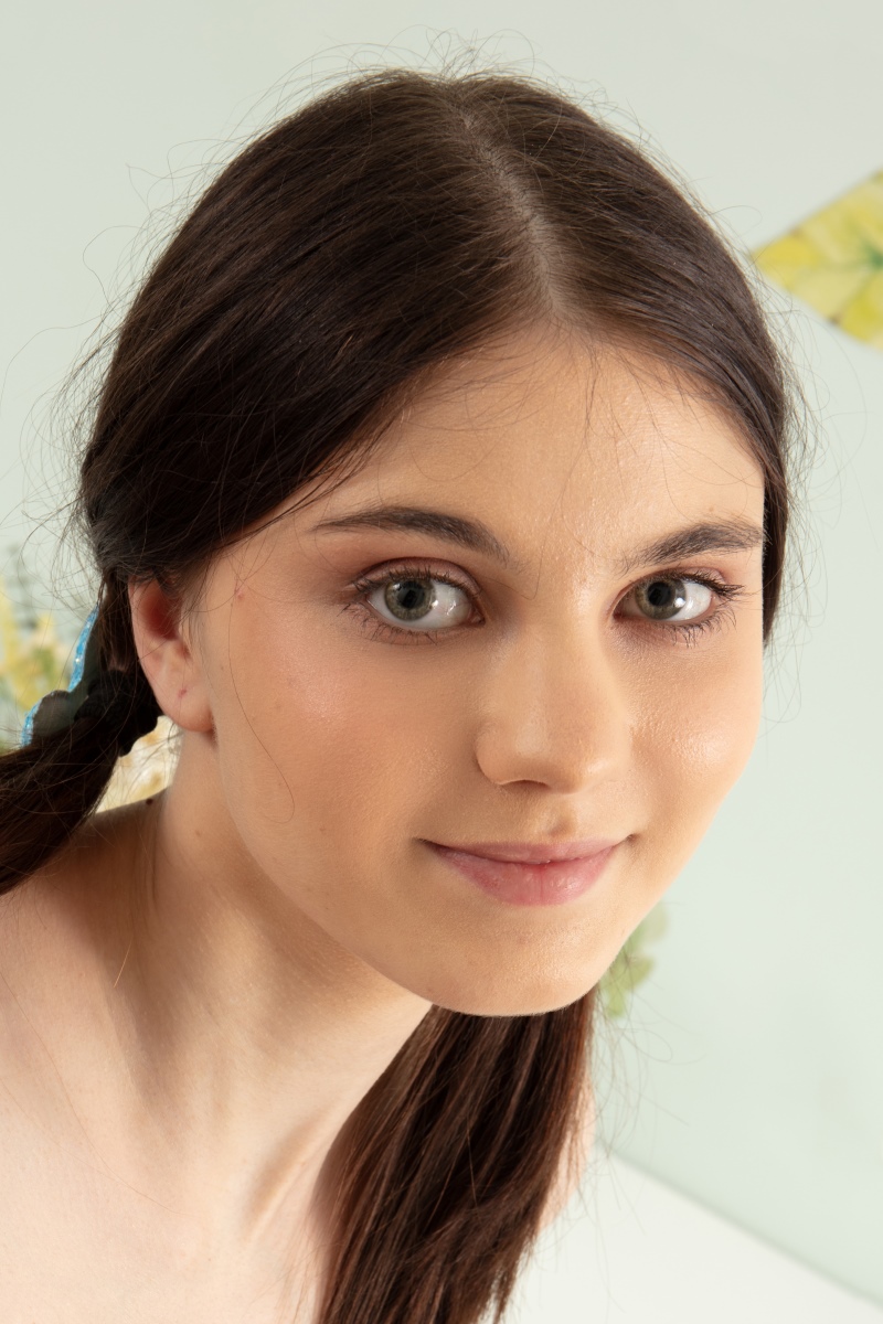 Sofia Lugano (Ivanna, Ivanna L) [Solo, Teen, Erotic, Posing] [5500x3666–8688x5792, 836 photos, 9 sets]