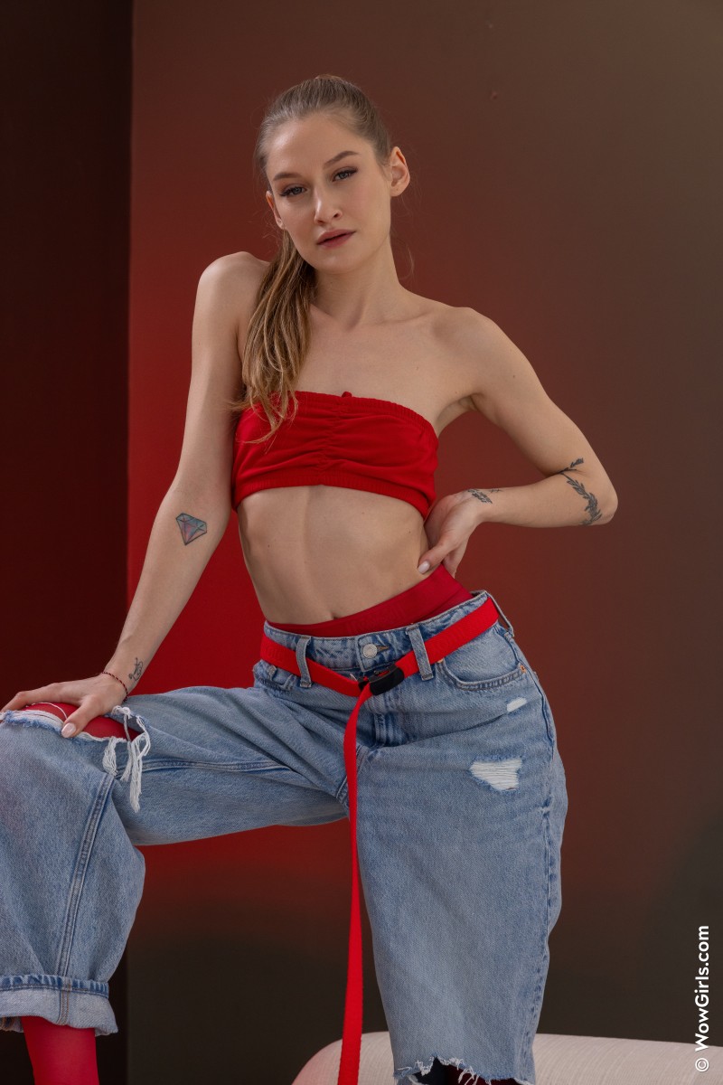 [WowGirls.com] 2025-07-03 Tiffany Tatum - Red White [Solo, Posing, Erotic, Small Tits, Hungarian] [8192x5464 - 5464x8192, 105 photos]