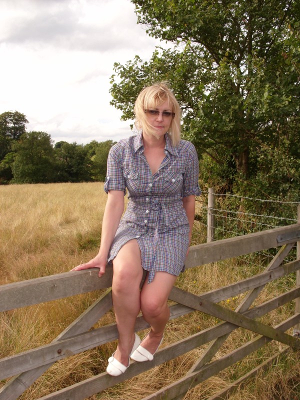 Милфа Jenni дома и на природе [Erotic, Exhib] [624x1024-3648x3648, 185 фото]