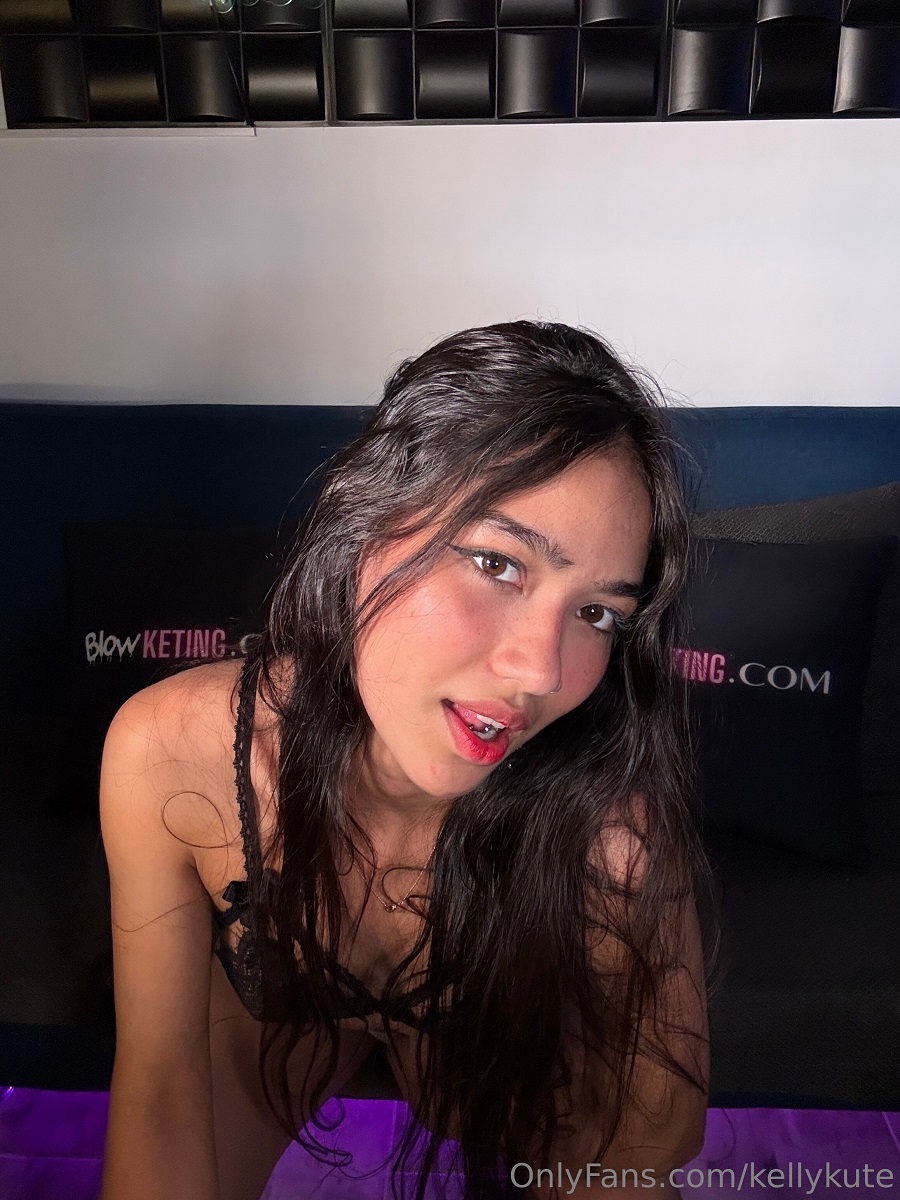 [blowketing.com / manyvids.com / onlyfans.com] Kellykute - Sextape #2 [2024, Amateur, Blowjob, Deep Throat, Latina, Natural Tits, Teen, 1080p, SiteRip]