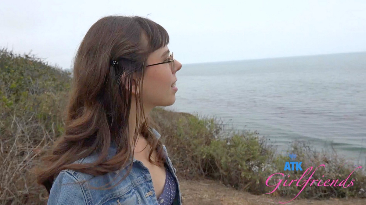 [ATKGirlfriends.com] Krystal Palmer - Zuma Beach 1/2 (1803 Scene #1) [2025-07-19, Blowjob, Exhibitionism, Fingering, Flashing, Footjob, Handjob, POV, Pissing, Shaved, Voyeur, bathroom, beach, Breast Play, date, orgasm, wet, pussy lips, 2160p, SiteRip]