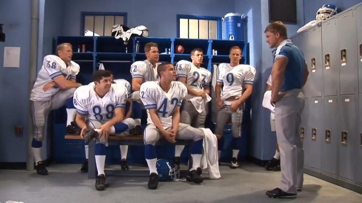 Сцены 1+2 из фильма Tackle / Игрок, отбирающий мяч (Chris Steele, Jet Set Men) [2009 г., Group, Oral, Anal, Sports, SATRip]