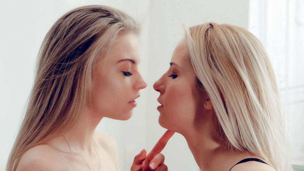 [1.34 GB] [LezKey.com] Amy Douxxx, Bonnie Dolce - SquSapphic Seduction [2023-06-15, Lesbian, Blonde, Barefoot, Mini Dress, Upskirt, Lingerie, Shaved, Cunnilingus, Sixty-Nine, Vibrator, 1080p, SiteRip]