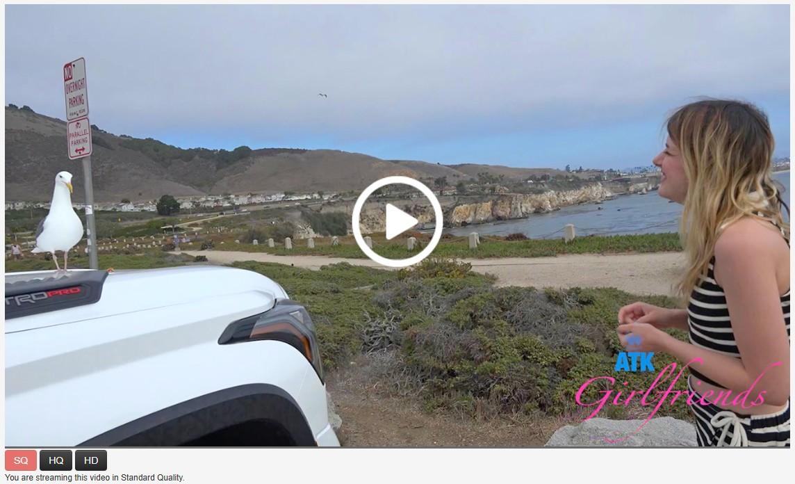 [828.9 MB] [ATKGirlfriends.com] Dez Hansen - Central Cali 1/5 (1825 Scene #1) [2025-10-10, Blonde, Fingering, POV, outdoors, date, public, beach, 480p, SiteRip]