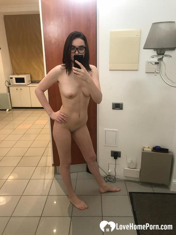 I love how I look in this mirror [Amateur,Solo,Posing] [1920*1140, 50 фото]