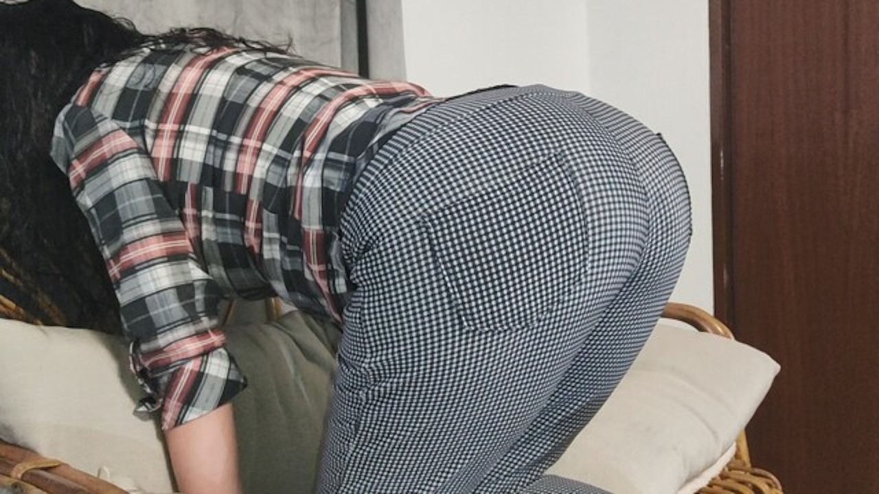 Ты серьезно, что хочешь трахнуть меня в задницу? Я твоя мачеха! Хорошо, но, пожалуйста, никому не го