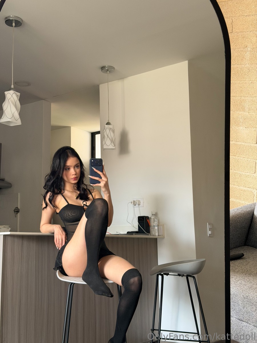 [blowketing.com / manyvids.com / onlyfans.com] Kattedoll, Catawaiss - 3some - Share A Cock Sextape [2025, Amateur, Blowjob, Deep Throat, Facial, Latina, Natural Tits, Teen, Threesome (FFM), 1080p, SiteRip]