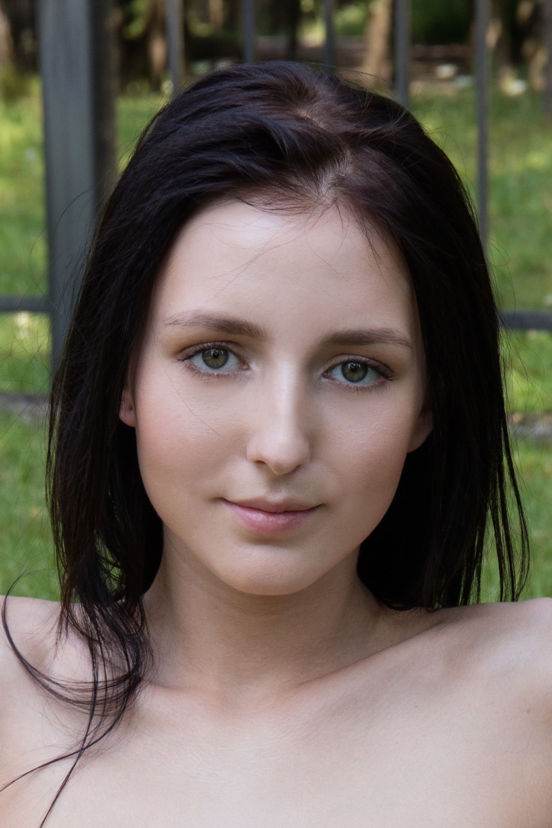 Sofia Z (Myra, Velvet) - Skinny Teen Lapdance [FeelMeVR.com] [2019-08-22, Erotic, POV, Posing, Solo, Teen, SideBySide, 2160p, SiteRip]