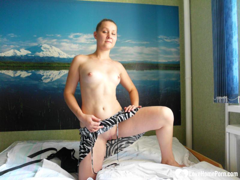 Kinky girlfriend wants attention with a solo session [Amateur,Solo,Posing] [3264*2448, 33 фото]