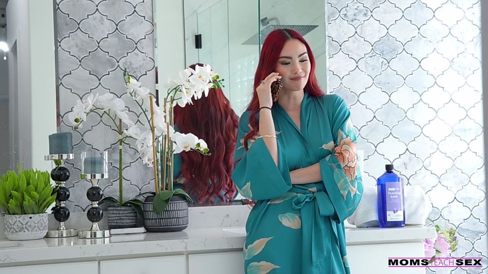 [MomsTeachSex.com / Nubiles-Porn.com] Scarlette Moon - My Stepson And I Take A Bath Together (04.02.2026) [All Sex, Hardcore, Gonzo, 540p]