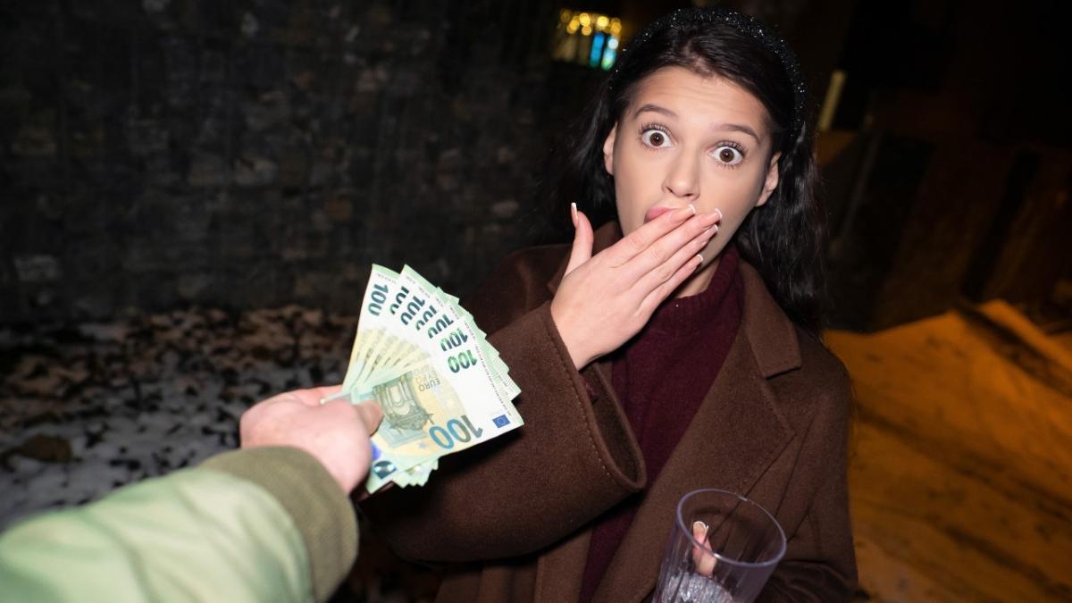 [PublicAgent.com / FakeHub.com] Asandra Dewy - The Lonely Party Girl [2026-02-11, All Sex, Hardcore, Gonzo, 1080p]