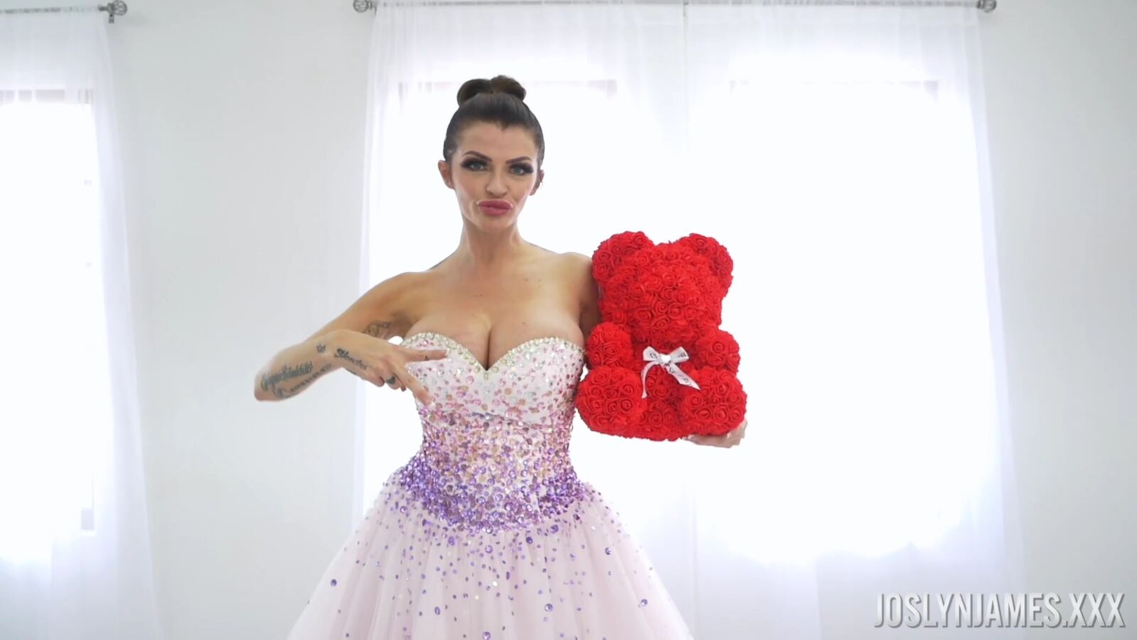 [171.2 MB] [joslynjames.xxx / pornstarplatinum.com] Joslyn James – in Ball Gown Love (09/05/2020) [2020, Solo, Milf, Dancing, 1080p] – Porn torrents download