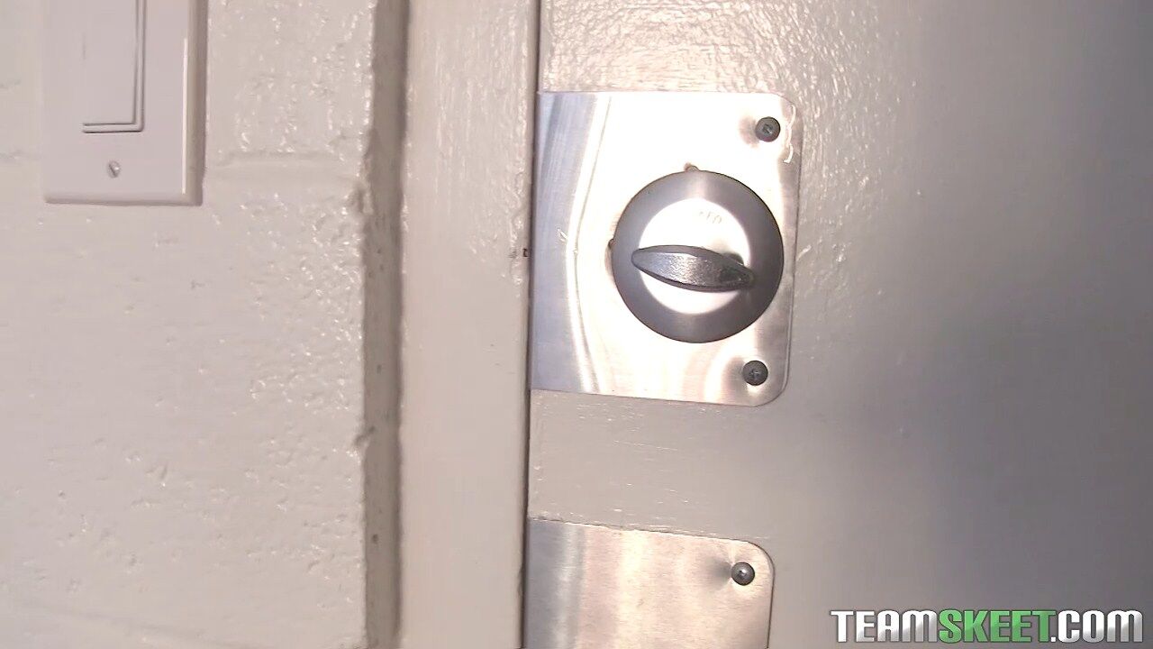 [583.3 MB] [Shesnew.com / Teamskeet.com] Valerie White (College Girls Are Easy / 20-10-2014) [2014, Legal Teen, Pov, Blonde, Gonzo, Hardcore, All Sex, HDRip, 720p] – Porn torrents download