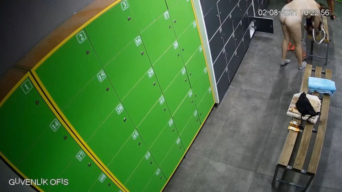 In the women’s locker room in Turkey [2021, peeping / Voyeur, 1080p, CamRip] – Porn torrents download