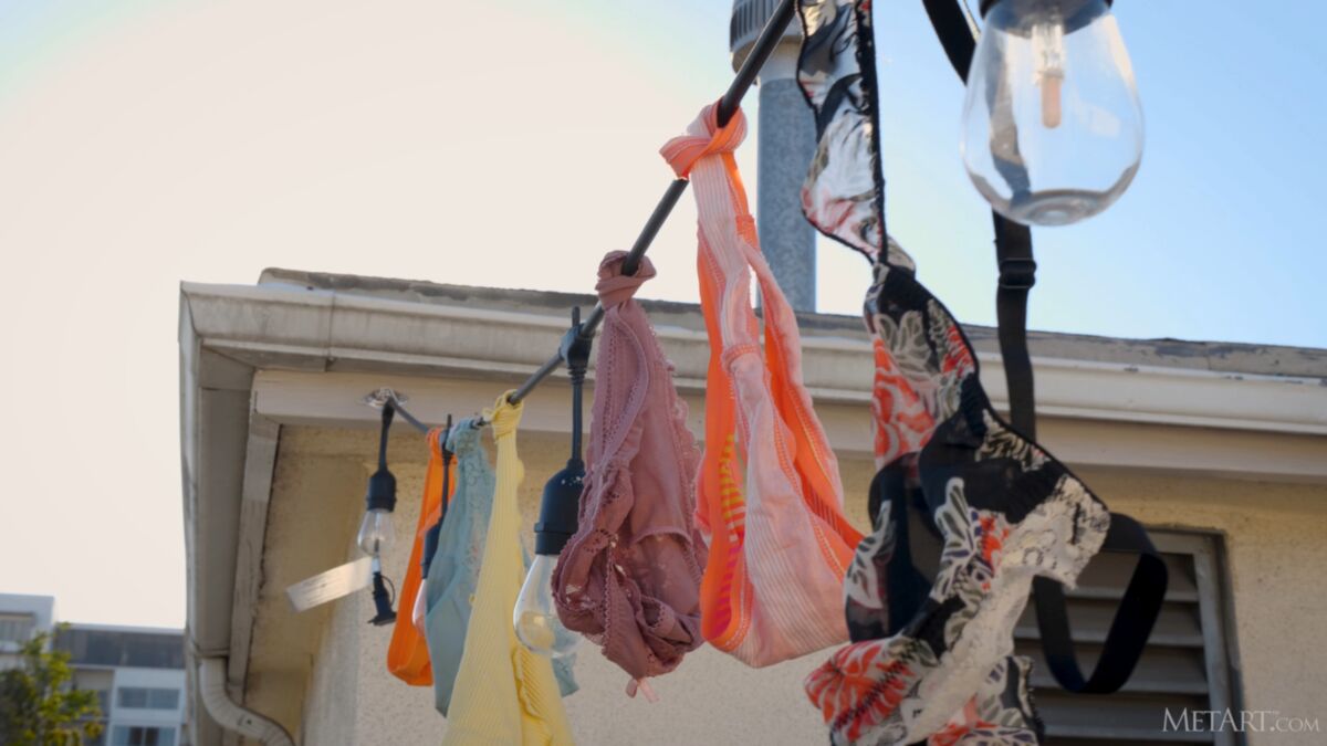 [Metart.com] 2021-12-21 Daniella Vioti – Hang On ME [Posing, Nude, Glamor] [2160p, HDRip] – Porn torrents download