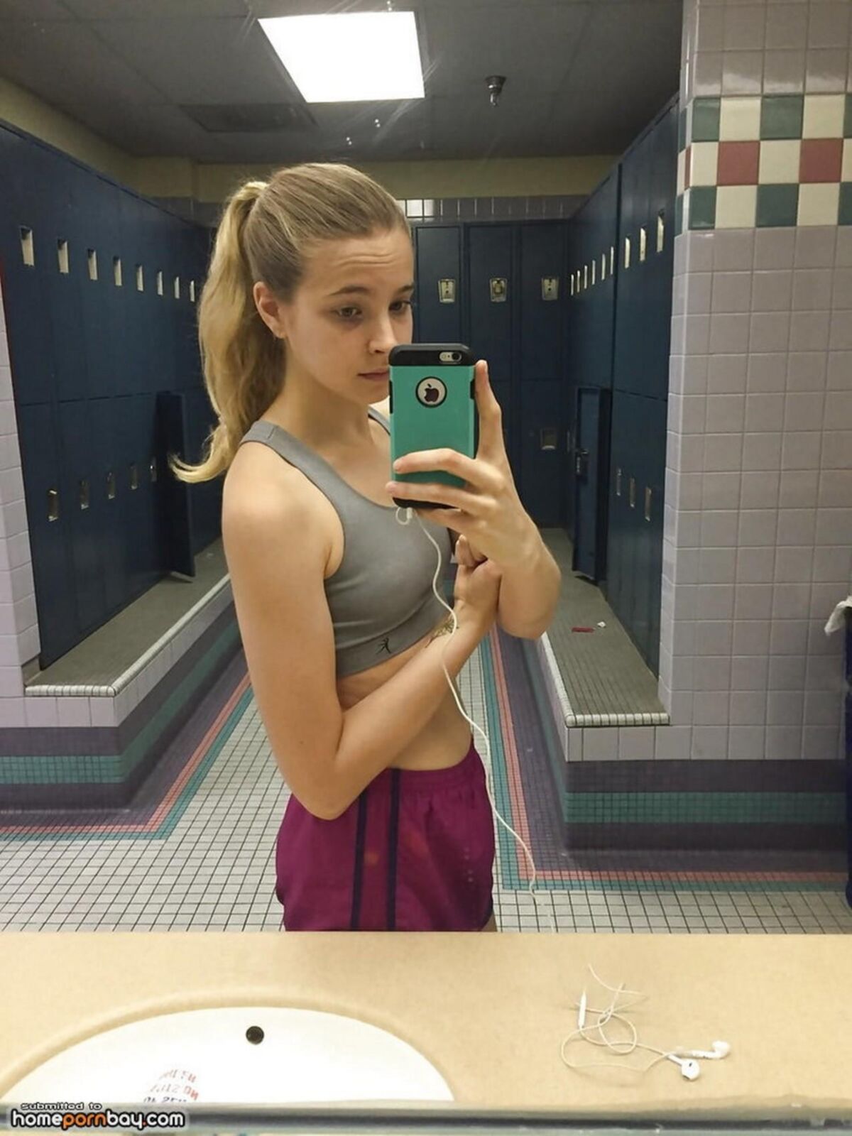 Selfies AT Mirror From Teen GF [Amateur, Solo, Posing] [from 1700 * 957 to 1700 * 1275, 54] – Porn torrents download