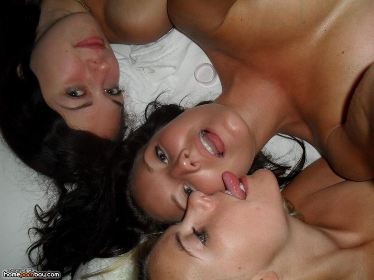 Three Amateur GFS Posing Together On Bed [Amateur, Threesome, Lesbians, Posing] [from 1843 * 1382 to 1800 * 1350, 49] – Porn torrents download