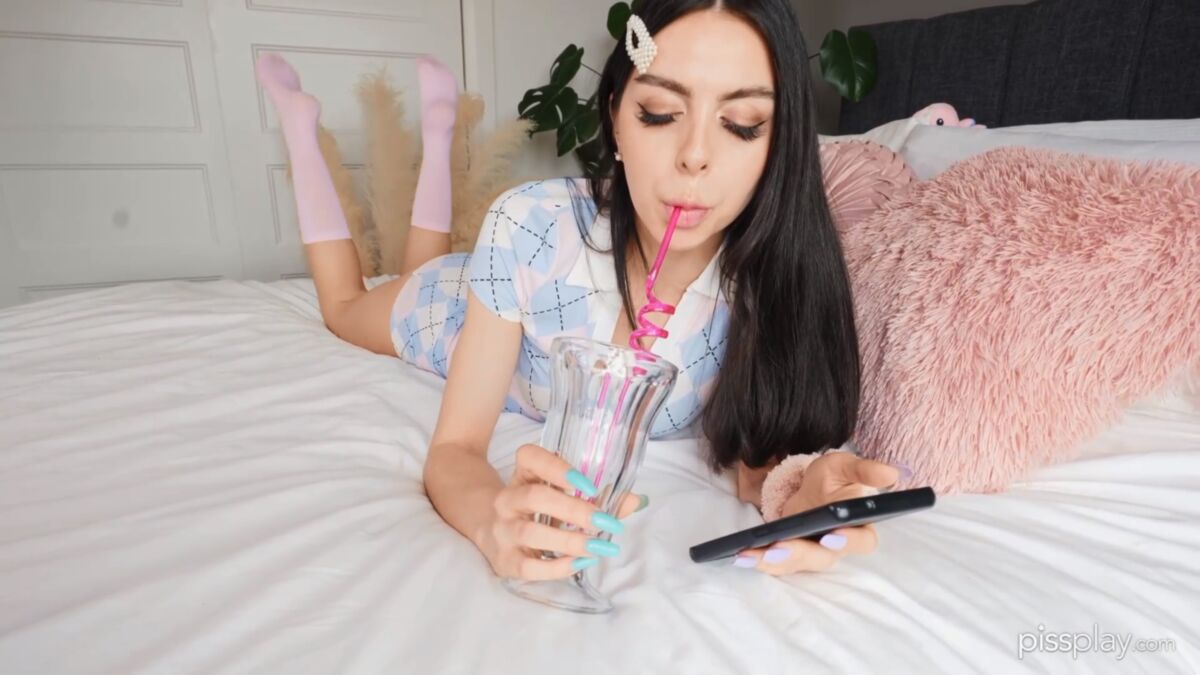 [Pissplay.com] ema lee – refill please![2022, Piss, Piss Drinking, Braces, Deepthroat, 1080p, Web-Dl] – Porn torrents download