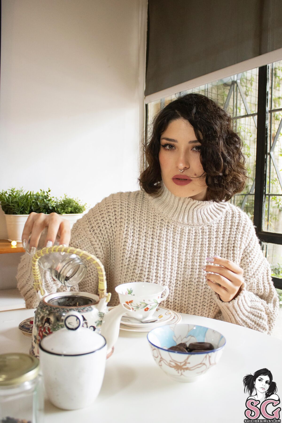 [Suicidegirls.com] 2022-12-17 crise – Sweet Tea [Solo, Pining] [4000×2643 – 4000×6121, 42 photos] – Porn torrents download