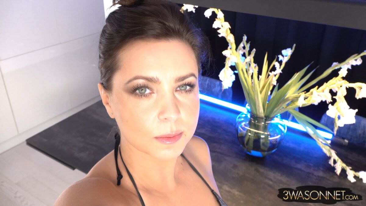 [3waSonnet.com] Ewa Sonnet – My Huge Chest In Bikini Top [2022-12-15, Big Tits, Erotic, MILF, Posing, Solo, 2160p, SiteRip] 4k – Porn torrents download