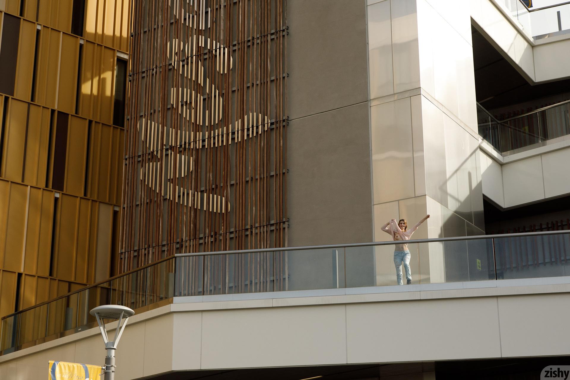 [Zishy.com] 2018-2019 Lauralynn Parrish – Zishy – Lauralynn Parrish [Amateur,Solo, Masturbation,Posing,Exhibitionism] [from 1200*800 to 1920*1280, 199 photos, 3 sets] – Porn torrents download