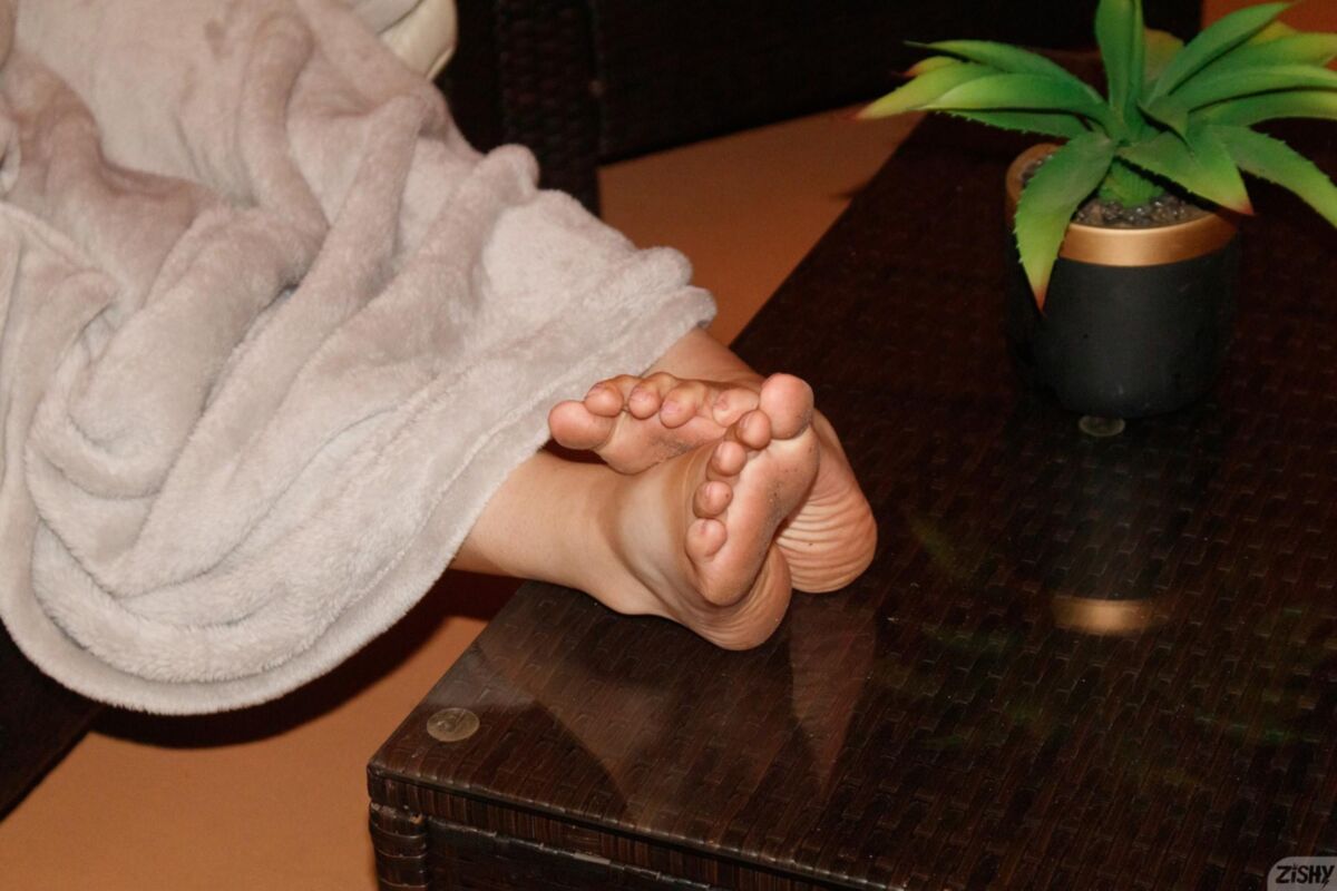 [Zishy.com] 2021-2022 Onna Metcalf – Zishy – Onna Metcalf [Amateur,Solo,Posing] [1920*1280, 164 photos, 3 sets] – Porn torrents download