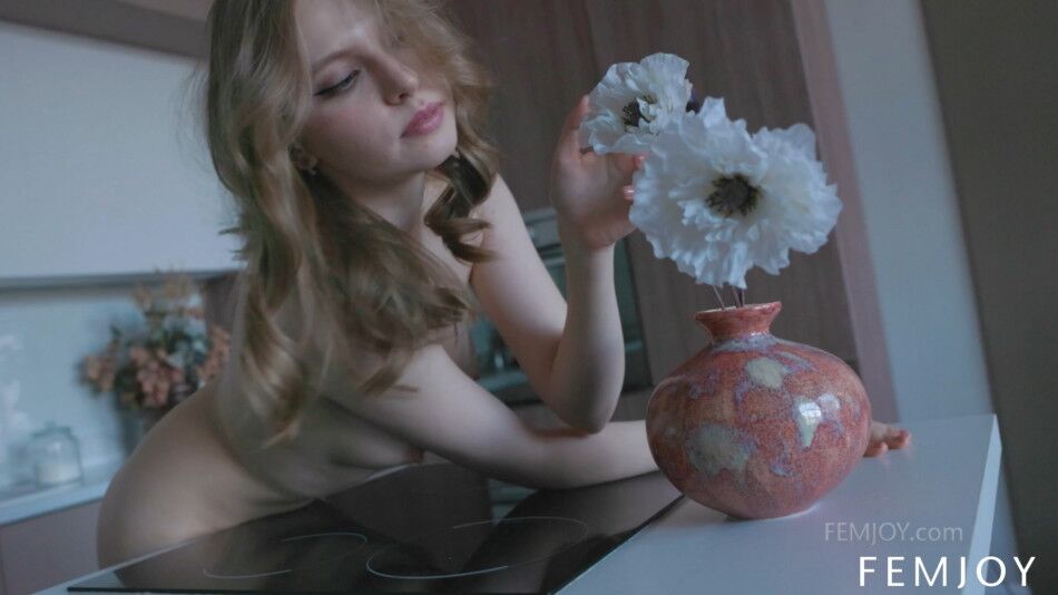 [FemJoy.com] Sonya Elf – Spotlight [2023.07.22, Solo, Teen, Posing, Medium Tits, 1080p] – Porn torrents download