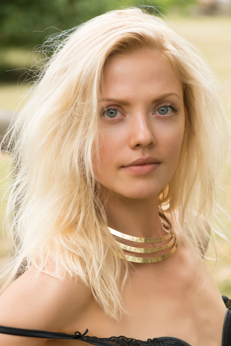 Camelia (Andrea, Marie E) [Solo, Erotic, Posing] (full pack) [Hi-Res 4324x2886-7360x4912, 1875 фото, 23 сета]