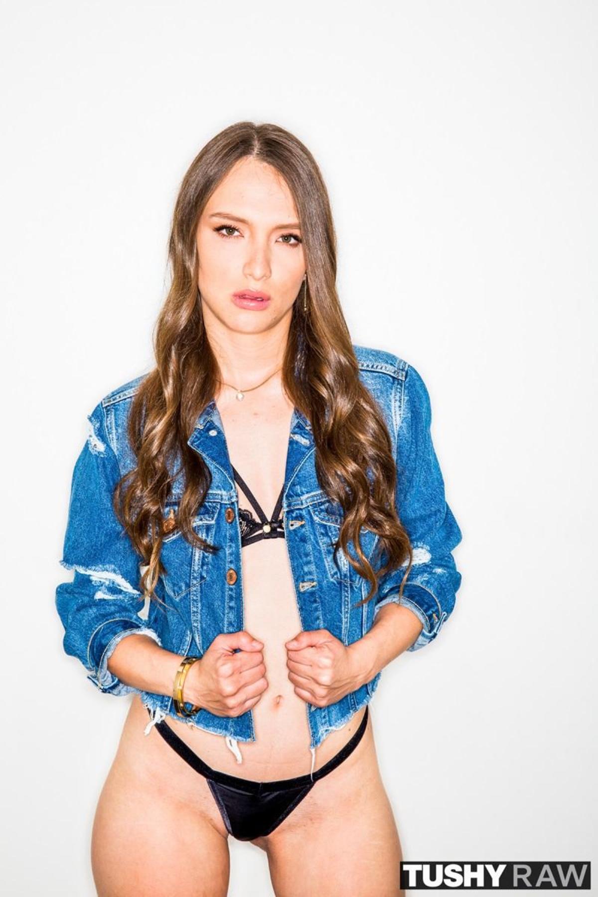 [6.87 GB] Izzy Lush – Bite The Pillow – Porn torrents download