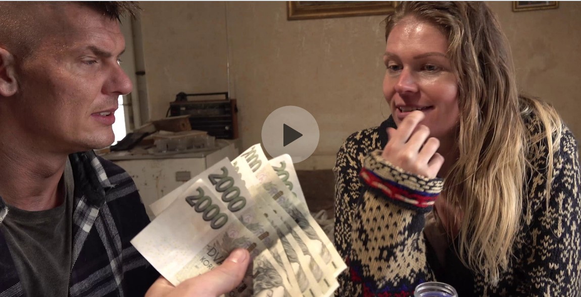 [CzechStreets.com / CzechAV.com / RychlyPrachy.cz] Klaudie aka Claudia Macc - Food porno orgie v 7. měsíci těhotenství! / Food porno оргия на 7 месяце беременности! / 131 [2021 г., pregnant, natural tits, pissing, role play, pov,  ]